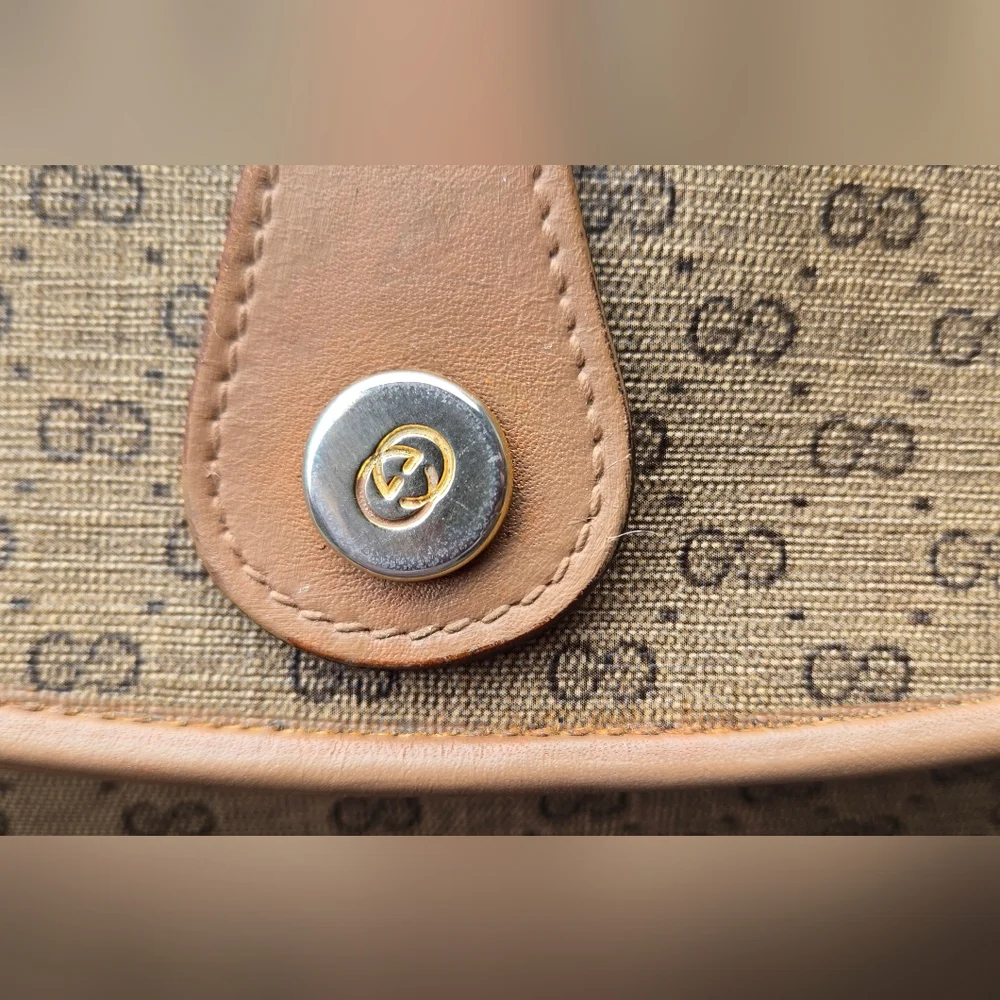 EUC Vintage Gucci Crossbody - Picture 2 of 16